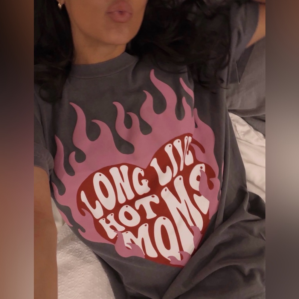 Nwot Hubs & Hers Tee Long Live Hot Moms